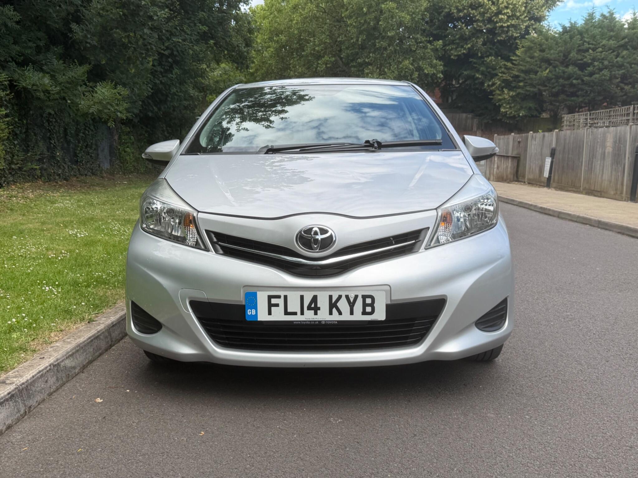 2014 Toyota Yaris thumbnail 4